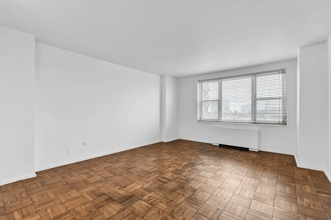 Building Photo - 2000 Linwood Ave