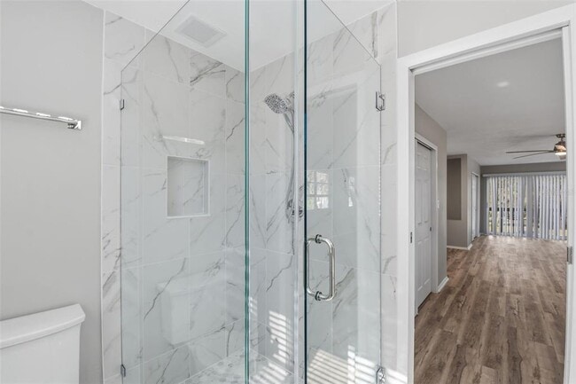 Building Photo - 405 Shore Dr E