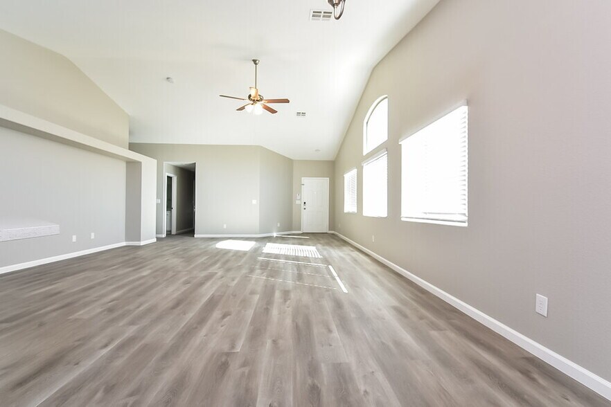 Building Photo - 621 W Bright Lights Ave