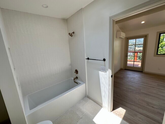 Building Photo - 149 Muerdago Rd