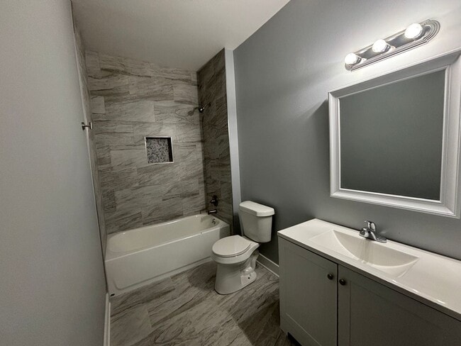 Building Photo - 5 bedrooms!! Remodeled top to bottom!