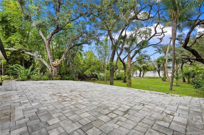 Building Photo - 659 SE St Lucie Blvd