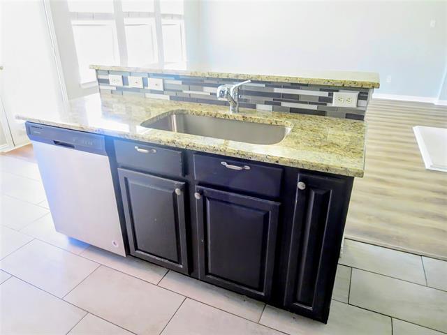 Building Photo - 8376 Davis Dr