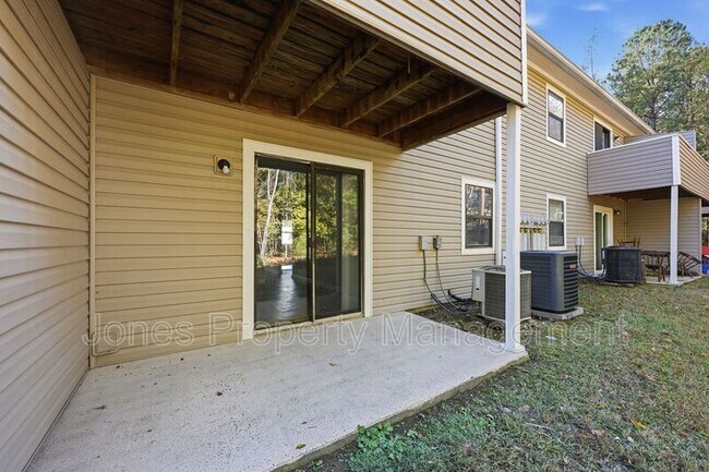 Building Photo - 905 Chimneys Ln