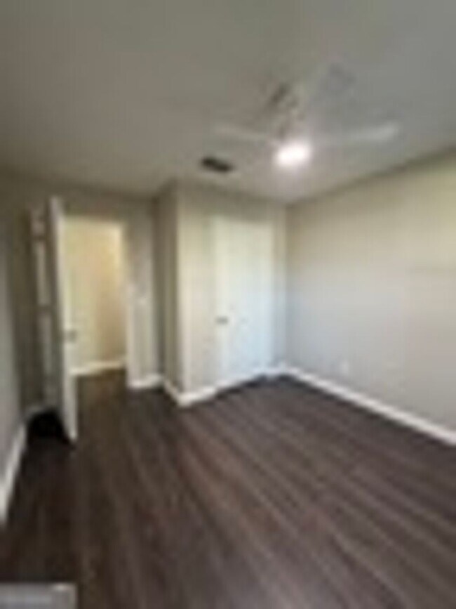 Building Photo - 73 Talbot Ct