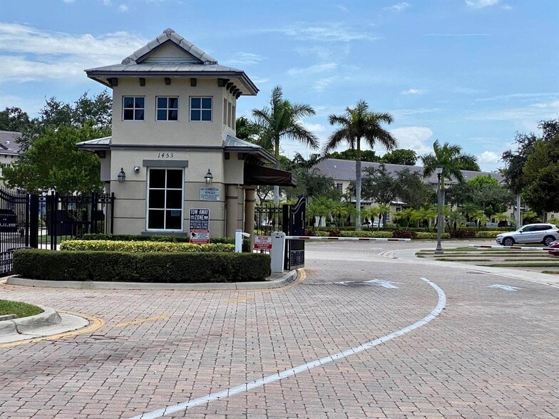 Building Photo - 1955 Marsh Harbor Dr