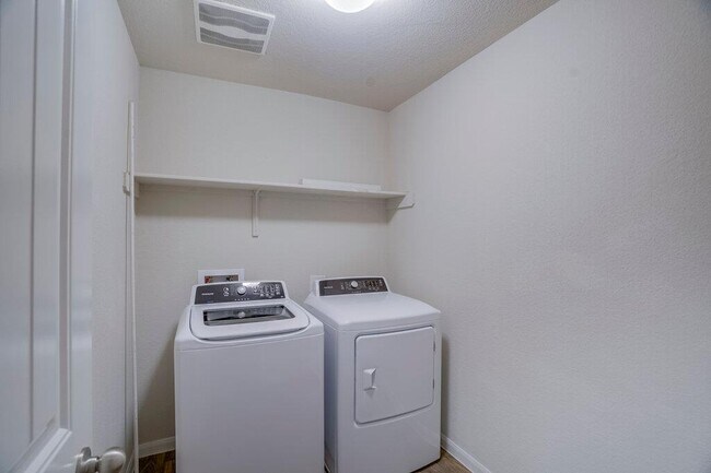 Building Photo - 13804 Cantarra Dr