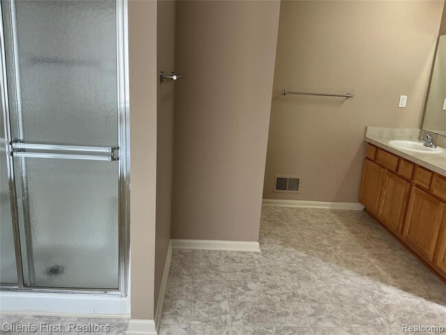 Building Photo - 48161 Nottinghill Ln