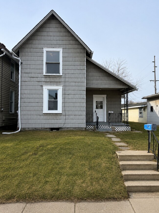 Building Photo - 1507 Stark Ave SW