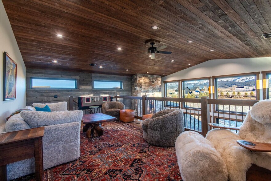 Building Photo - 3360 Alta Vista Dr