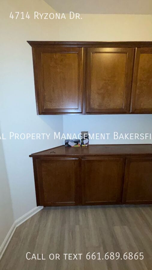 Building Photo - 4714 Ryzona Dr