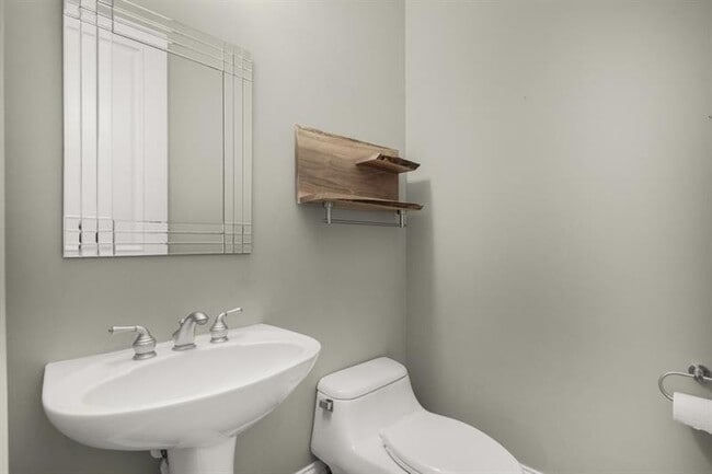 Building Photo - 395 Laurent St NW