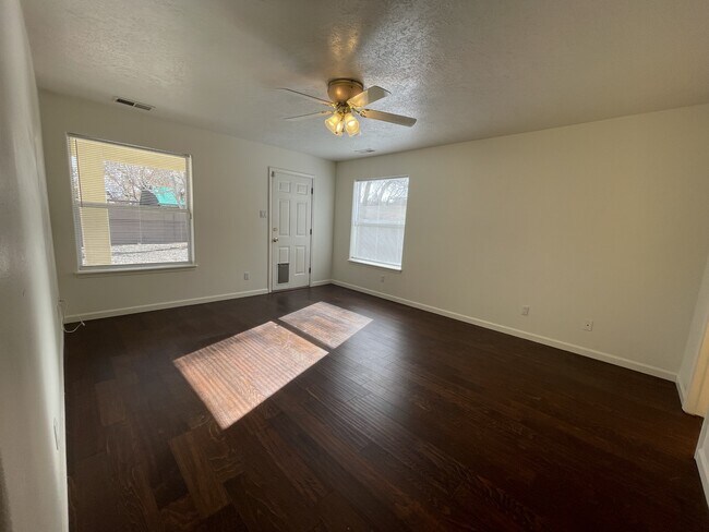 Building Photo - 10538 Olympic St NW