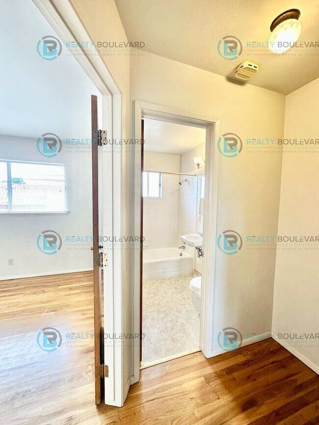 Building Photo - 1 Bedroom 1 Bath + Office next to Idlewild Park & the Truckee River
