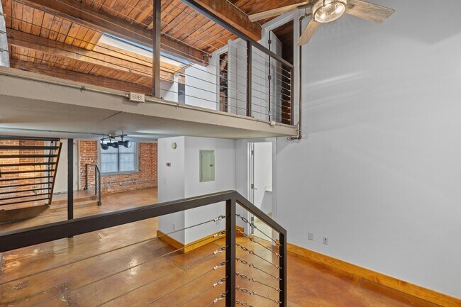 Building Photo - 644 Wells St SW