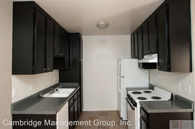 Building Photo - 1371 E Lexington Ave