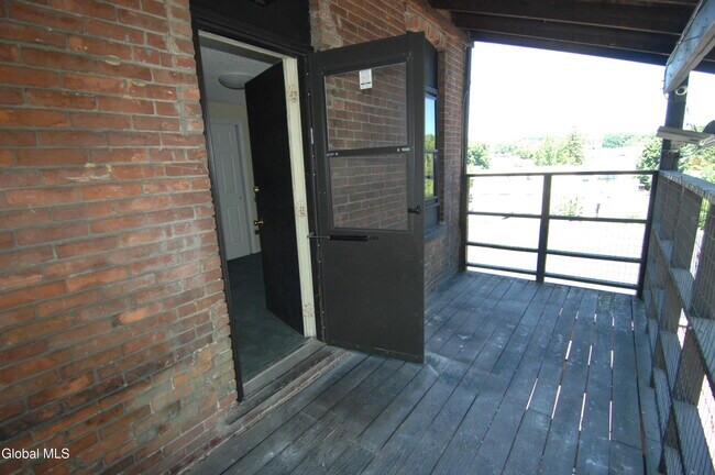 Building Photo - 128 Milton Ave