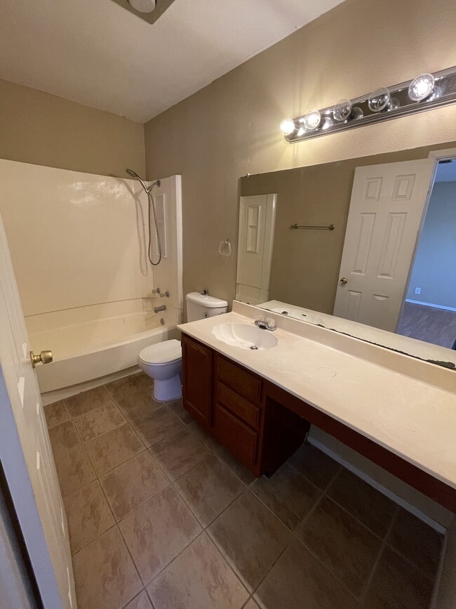 Building Photo - 9931 Village Briar