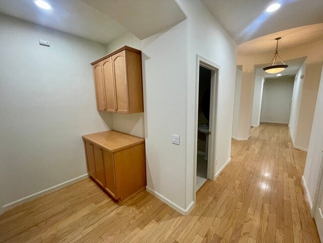 Building Photo - Beautiful Home in ArrowCreek!