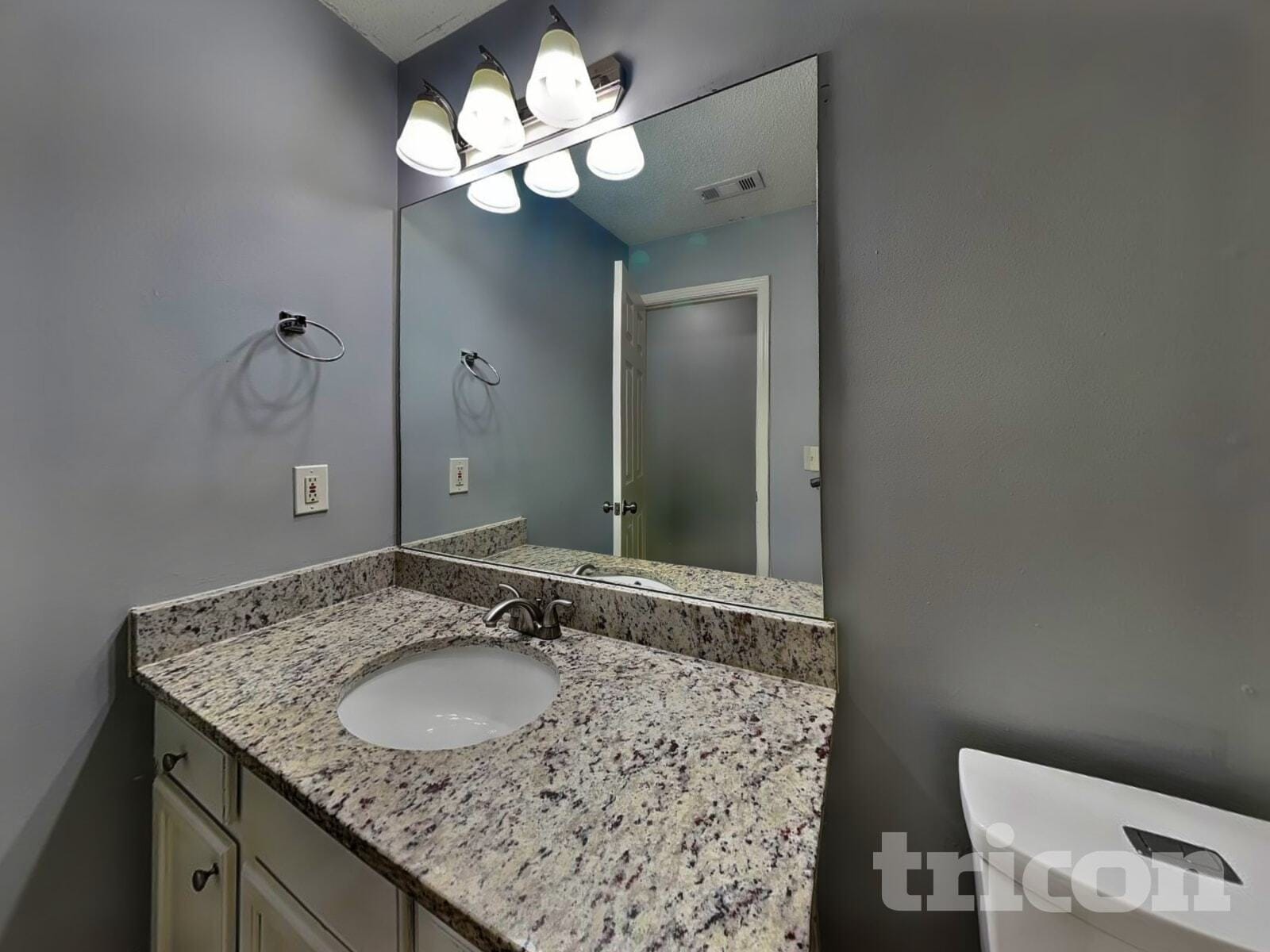 Building Photo - 245 Longview Dr