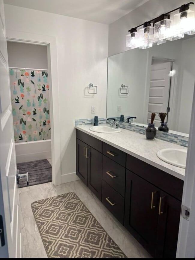 Building Photo - 22939 SE Cherry St