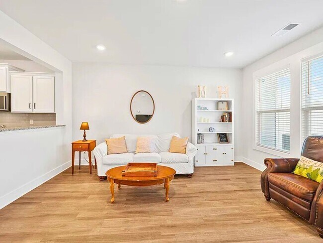 Building Photo - 109 Shallons Dr