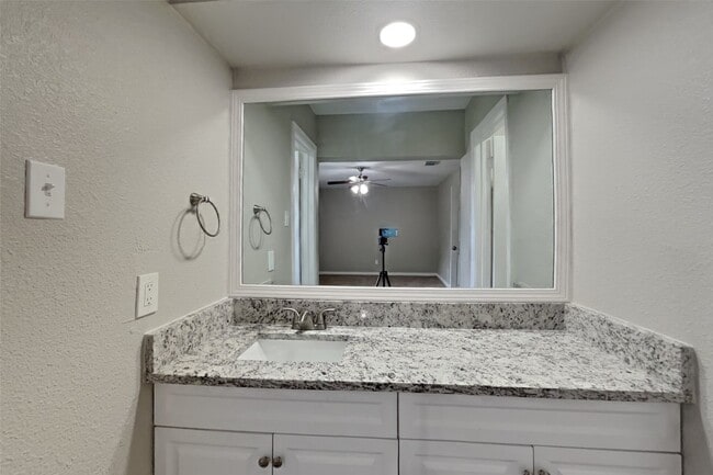 Building Photo - 10210 Rippling Fields Dr
