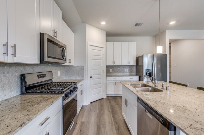 Building Photo - 1318 Cascade Hls Dr