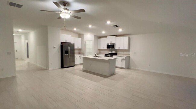 Building Photo - 8917 Little Bluestem Dr