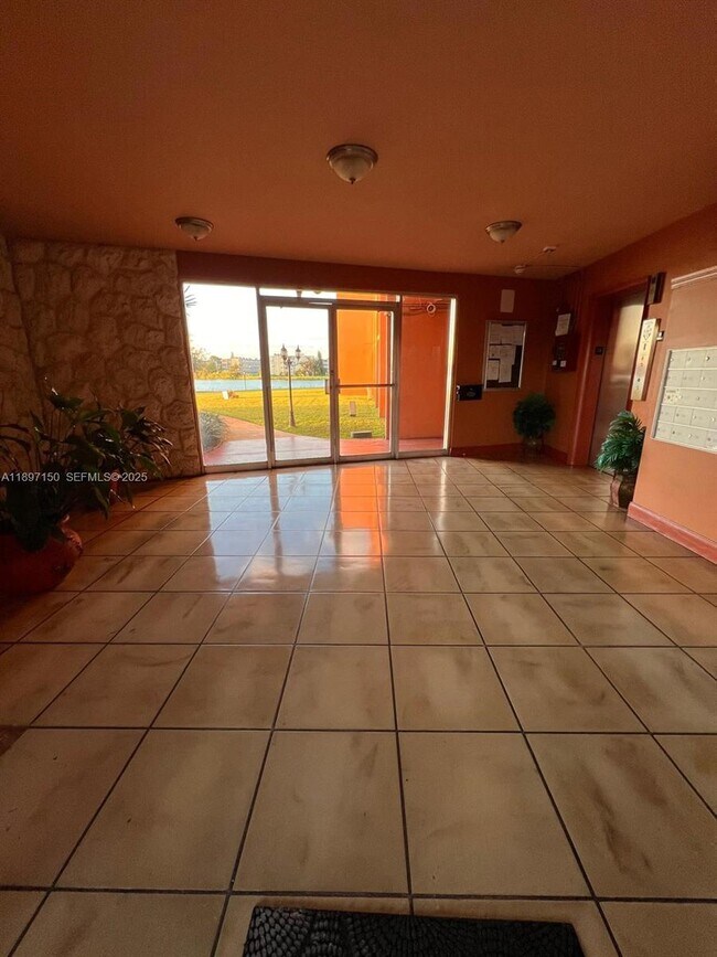 Building Photo - 1591 NE Miami Gardens Dr