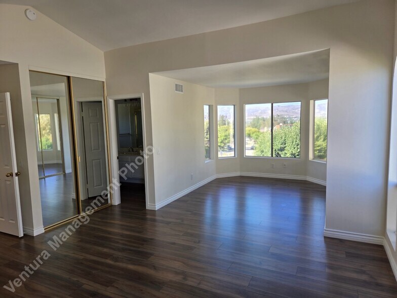 Building Photo - 725 Azure Hills Dr