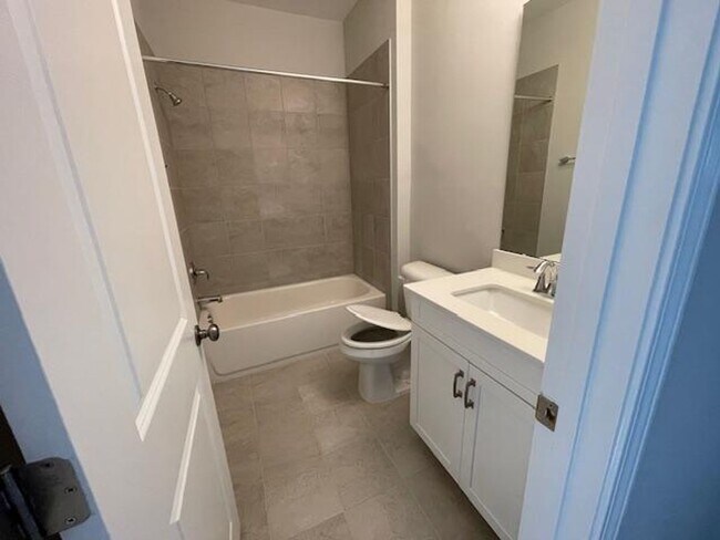 Building Photo - 1988 Chipley Dr