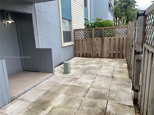 Building Photo - 4600 SW 67th Ave