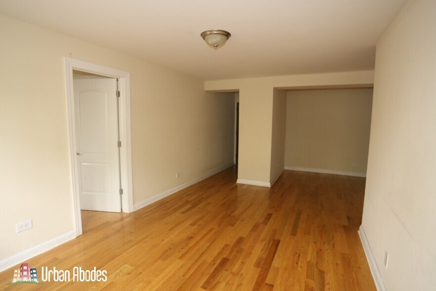 Building Photo - 456 W Barry Ave