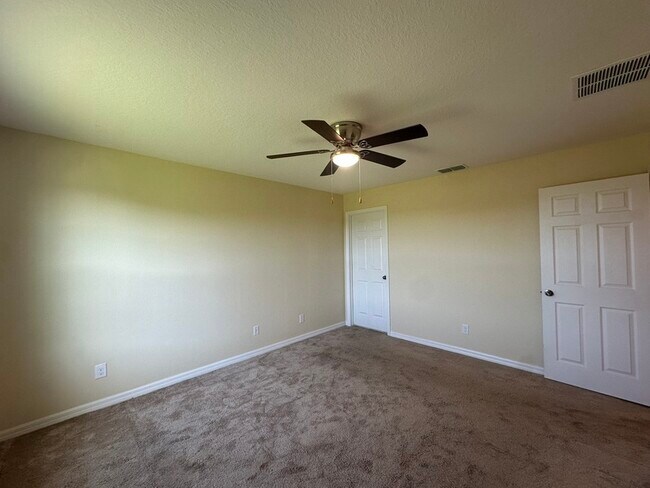 Building Photo - 172 Primrose Dr