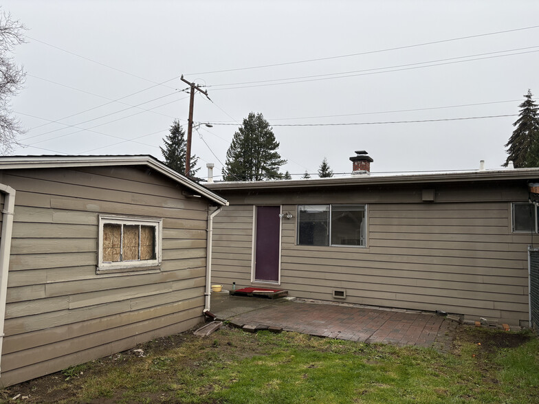 Rear of Unit - 861 Edmonds Avenue Northeast