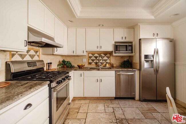 Building Photo - 17158 Palisades Cir