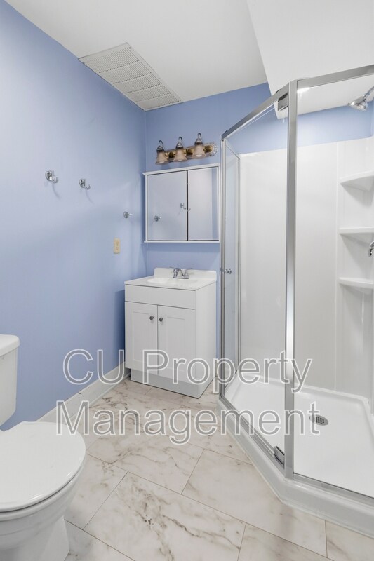 Building Photo - 1903 Sumac Dr