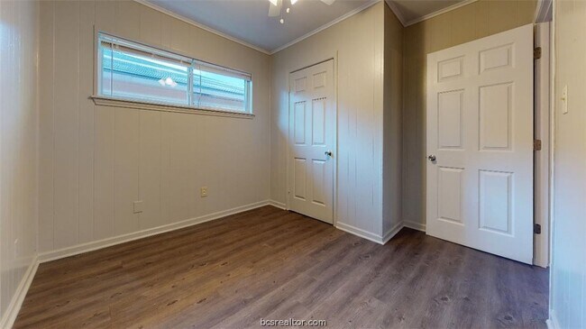 Building Photo - 206 Lynn Dr