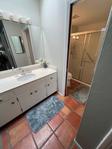 Building Photo - 604 W Roller Coaster Rd