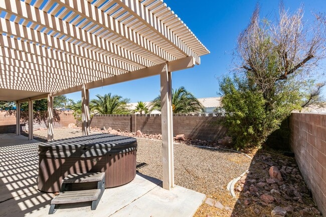 Building Photo - Charming Single-Story Home with Spa & Covered Patio Near Spencer & Wigwam in Las Vegas
