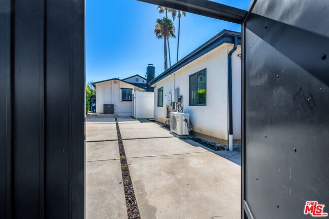 Building Photo - 2766 N Frederic St