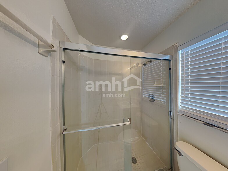 Building Photo - 1144 Jaybee Ave