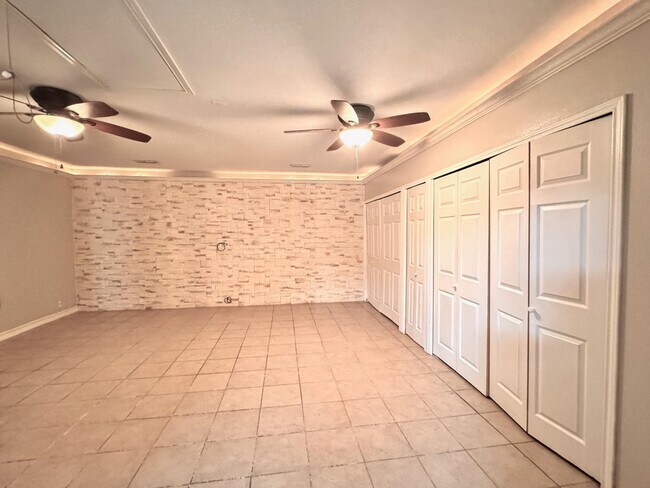 Building Photo - 1109 Sapphire St