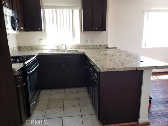 Building Photo - 14537 Archwood St