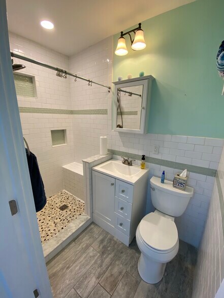 Bathroom - 2 1/2 Courtland St
