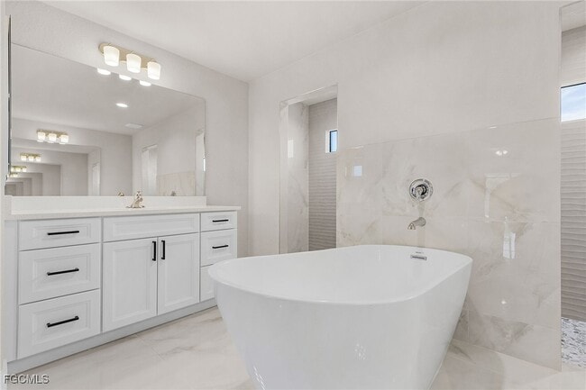 Building Photo - 2510 SW 17th Ave