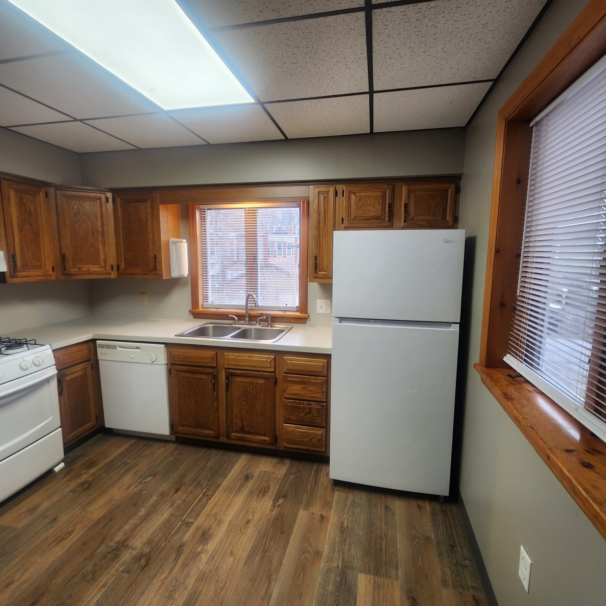 Building Photo - 3908 5th Ave