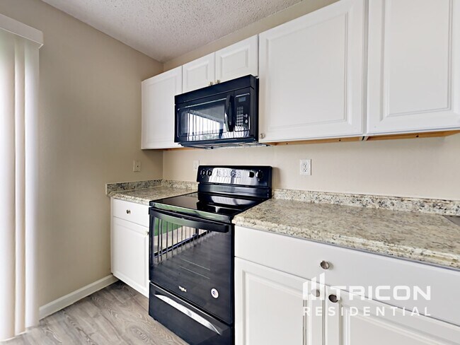 Building Photo - 8014 Chestnut Blue