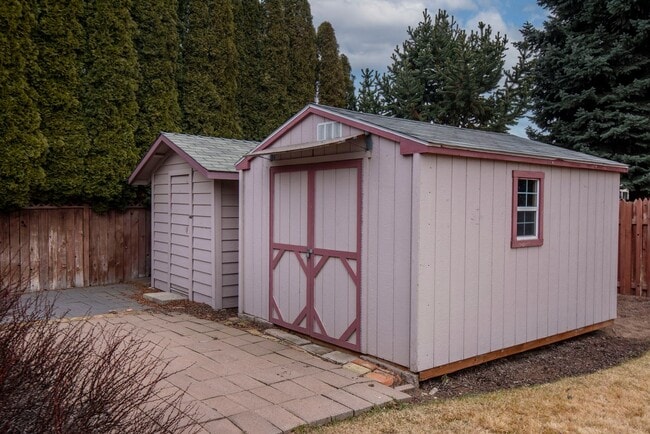 Building Photo - Beautiful 3-Bedroom Home with Large Fenced Yard – Available Now!